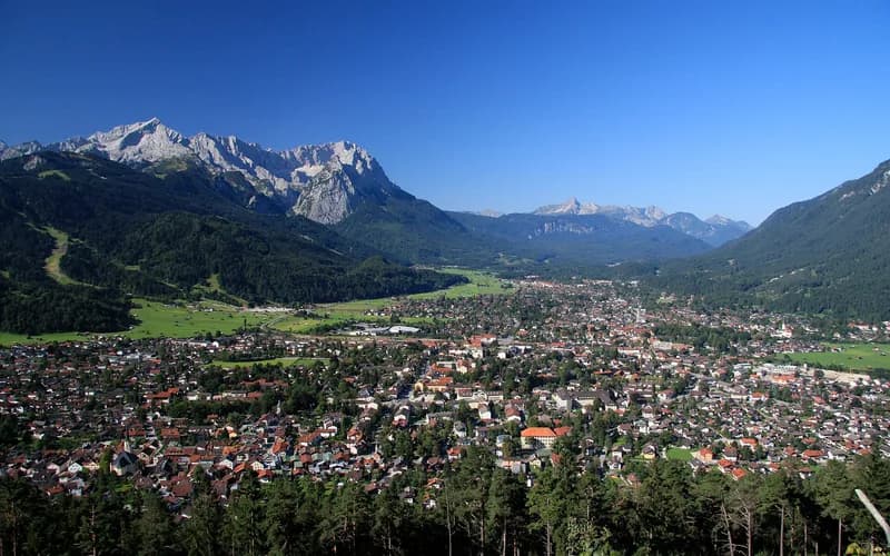 Garmisch-Partenkirchen – Stadtansicht Bavaria